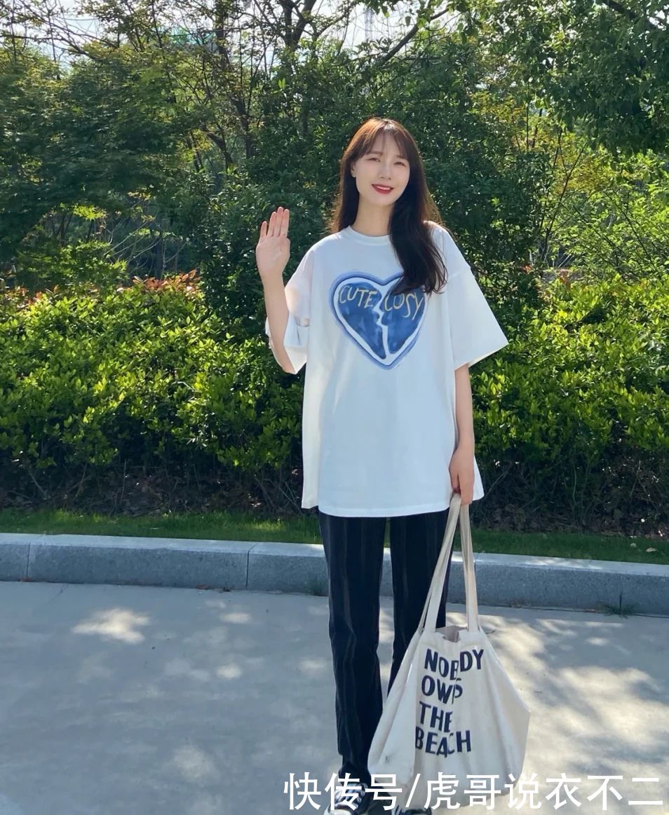 t恤|小个子瘦女孩的宽松搭配套路，甜系盐系随意切换，加倍的亮眼