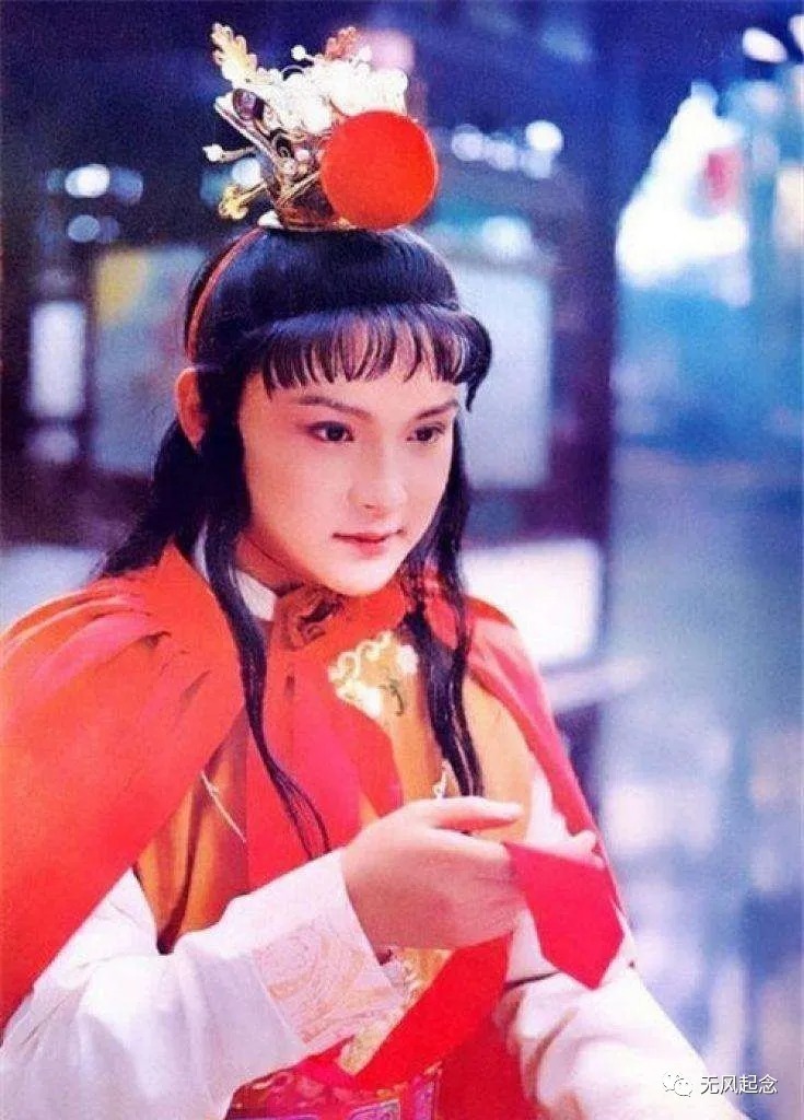 林妹妹&贾宝玉明明喜欢林黛玉,为什么看到薛宝钗的胳膊之后,却呆住了?