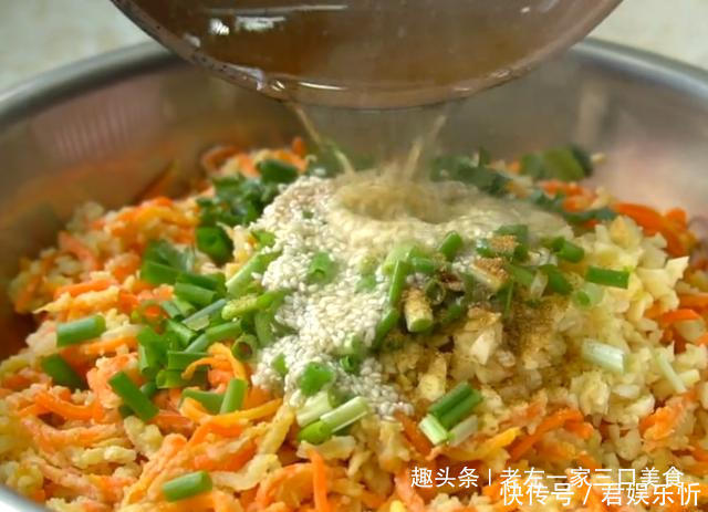 5根萝卜1个土豆,教你创意新吃法,不炒也不炖,既能当菜又当饭