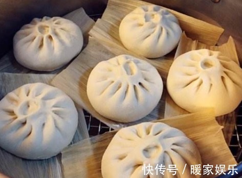 奶奶蒸包子有妙招蒸包子时，记住3个小妙招，包子香软不塌陷！