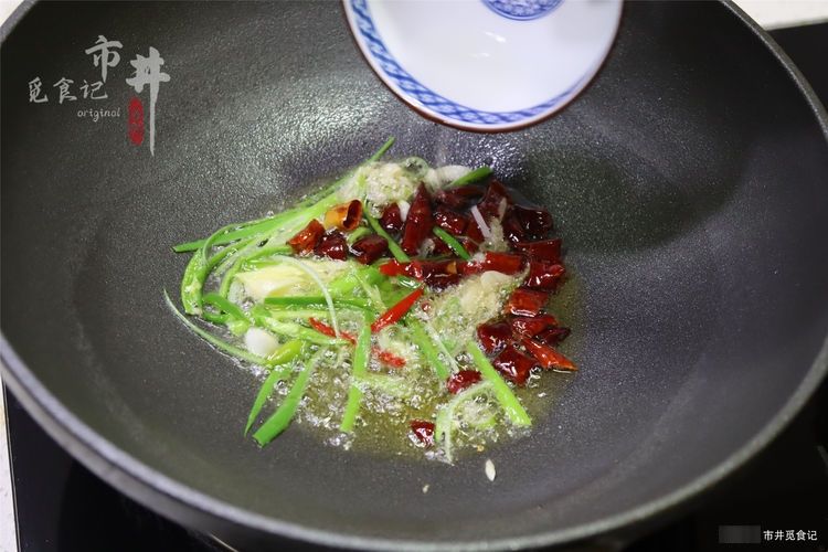炒土豆丝，掌握放醋时间是关键，搞错的不少，做对了随便炒也好吃