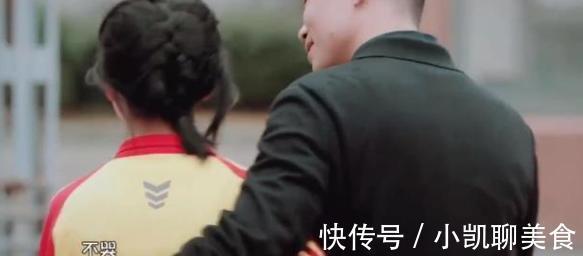 孩子@为逼女儿考大学,爸爸撕毁女儿手写的56本小说,30多万字手稿