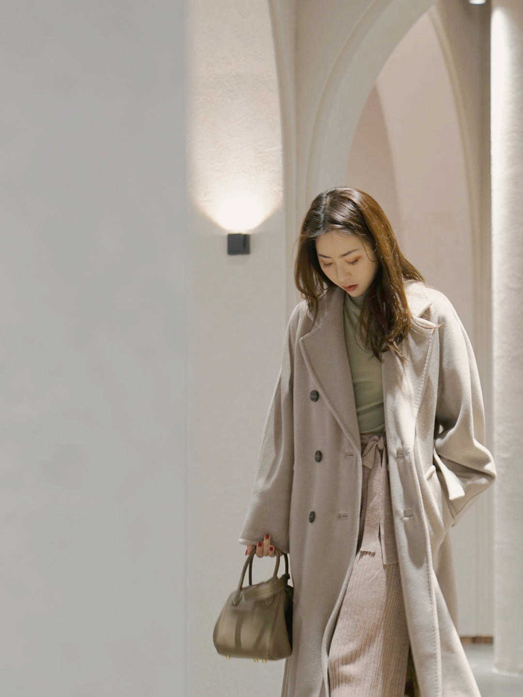 小白 “色彩小白”千万别错过燕麦灰,既有亮点又有辨识度,格调超大气