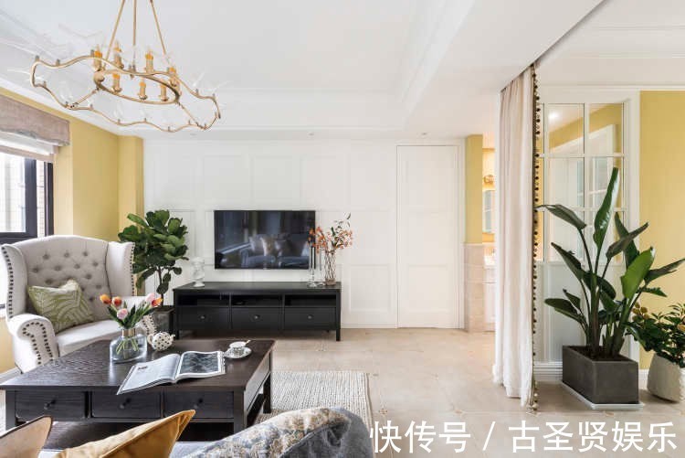 客厅|“独居老人”的蜗居,舒适不失趣味,专门设计的墙漆更是独一无二