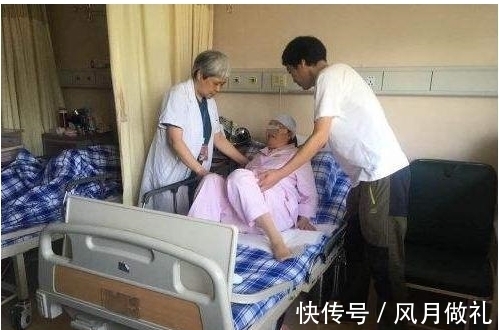 亲生父亲|53岁妈妈突然怀孕，得知孩子亲生父亲后，女儿自责不已，跪下痛哭