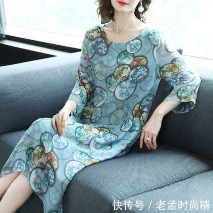 高雅灰 如此漂亮的”高雅灰“高级裙,确实有点贵,但特别受60后爱戴