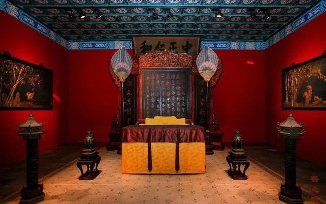 故宫中皇帝住的屋子是个什么样?寝宫里竟放了27张床!