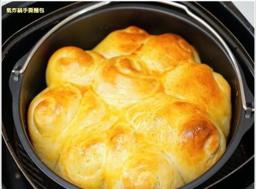  早餐手撕面包的做法，不用加水，不用烤箱，出锅香甜柔软还拉丝