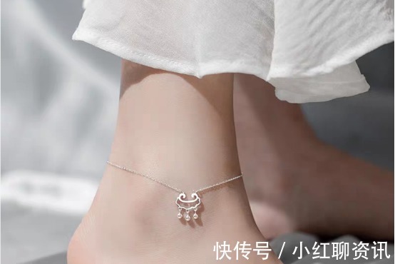 大长腿|光秃秃的脚踝过于单调,不如尝试戴脚链吧,这几种很棒!