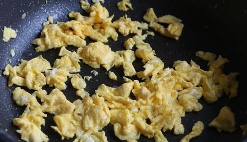 一把韭菜5斤饺子皮做懒人早餐,比韭菜盒子好吃,一口气吃10个