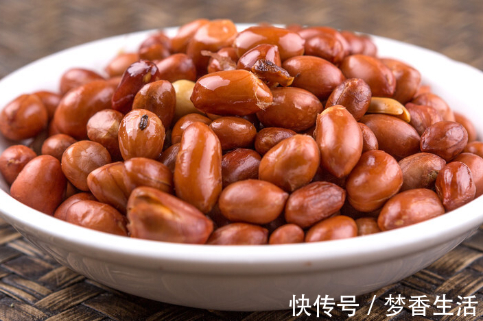 嘎嘣脆|炸花生米,直接下锅是不对的,掌握3个窍门,粒粒鲜香嘎嘣脆