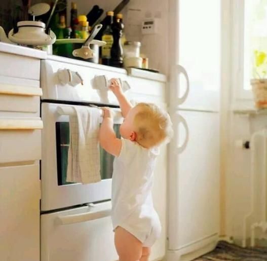 为人父母|3岁女宝误将502滴入眼睛,宝妈临危不乱的做法,获医生夸赞