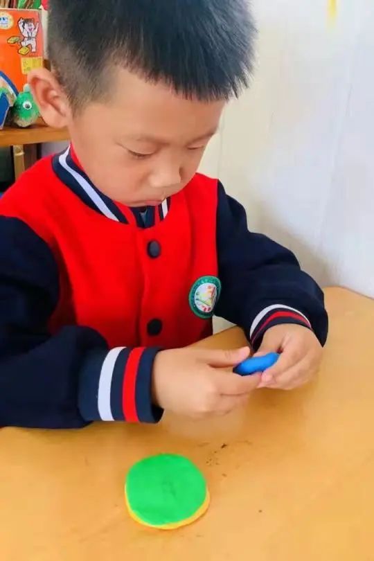 好好学习|久久重阳尽孝道，红色精神永传承——仙居福应街道中心幼儿园和经济开发区幼儿园开展重阳节感恩主题教育活动