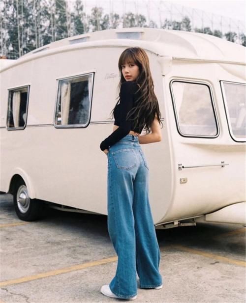 舒服的早春配舒服的穿搭，短上衣＋高腰下装，怎么穿都吸睛