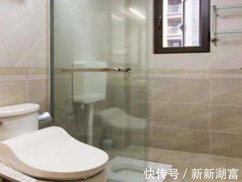 聪明人|头一次见有人将蹲便器装在淋浴房，实用又省空间，不得不夸聪明