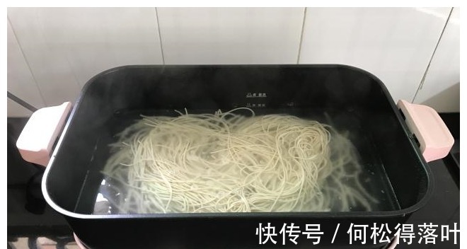 元气满满|天一热,就馋这碗面,卤香面滑,早上来一碗,元气满满,百吃不厌!