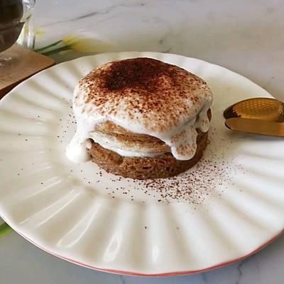 #精致一人食#一人早餐，低脂健康的吐司酸奶提拉米苏