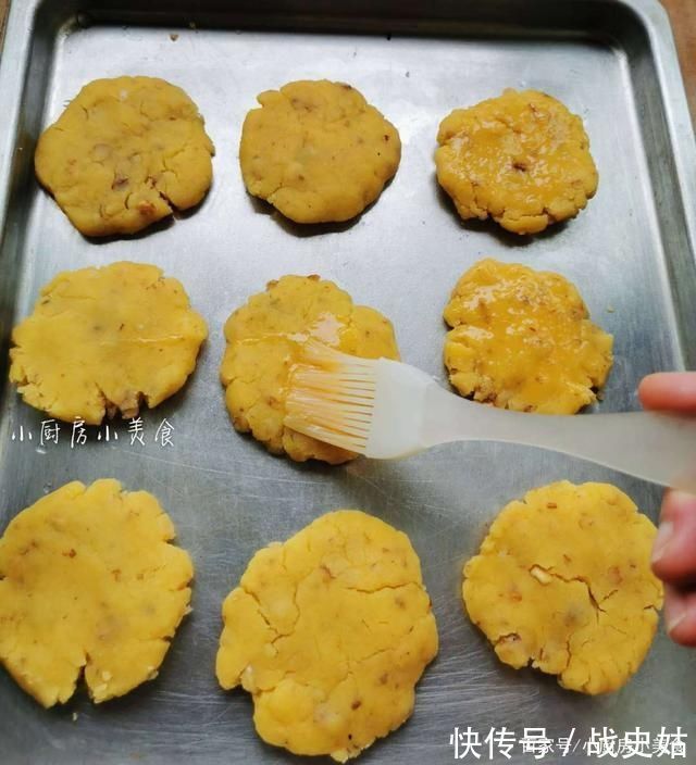 低筋面粉|给老妈做小时候爱吃的零食，咸香酥脆，尝一块不够，还得再来两块