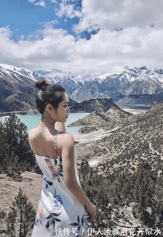 蓝色|“美景”配时髦的“佳人”,宛如坠入蓝色星球