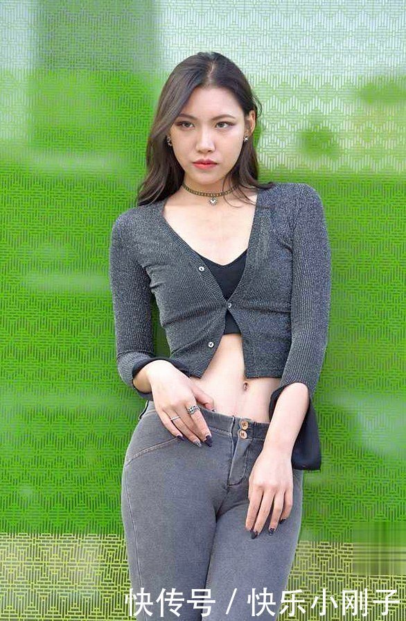 出门|美女“黑暗系”出门,俏皮可爱藏不住