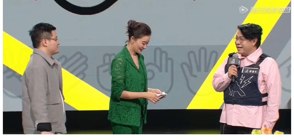 《導演請就位》最新一期，蔡康永是故意輸?shù)模蛴?個