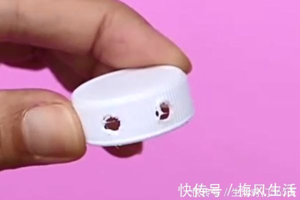 塑料瓶盖上插2根筷子，解决了家家户户的大难题，学会受用一生！