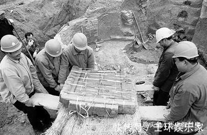 司马焕!2003年,5岁新娘在古墓中被发现,戴11枚金戒指,坐棺千年
