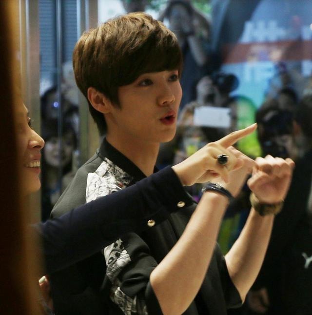 感慨|综艺节目《哈哈哈哈哈》中,明星体验普通人的生活,感慨生活不易