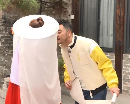 郭麒麟|跑男闻香识别女嘉宾，唯独郭麒麟做法不一样，少班主的家教