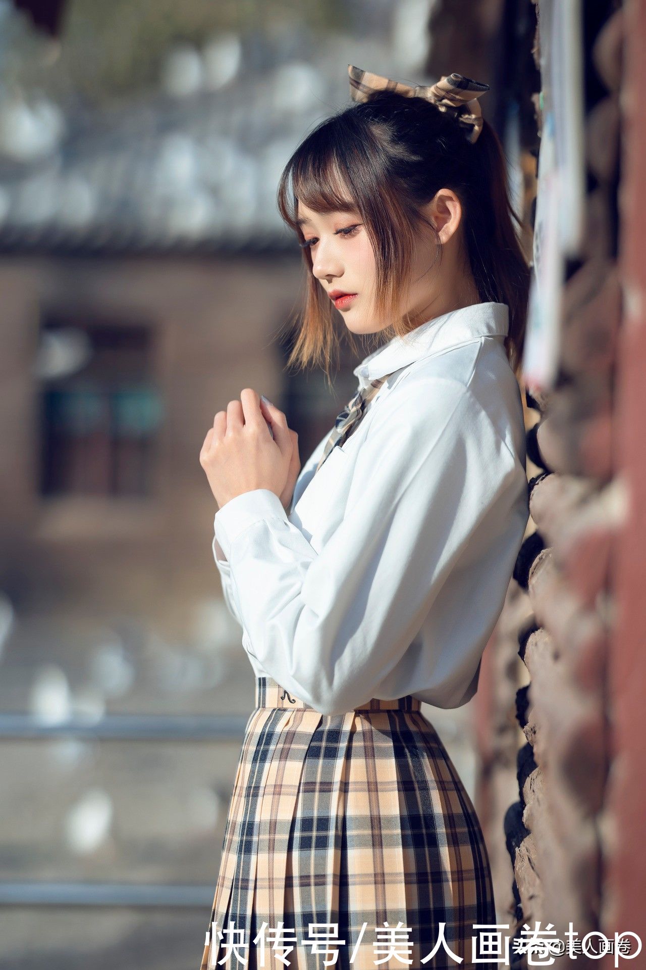 美女壁纸图片：我也会给她看相片，给她讲同桌的你