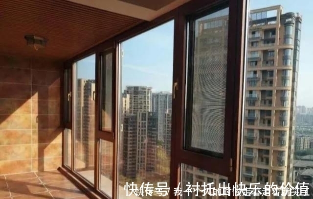 齐家栗子|封阳台不要再用铝合金窗了,现在流行用它代替,看完想回家重装