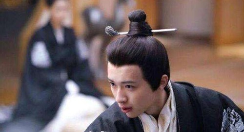 得意|皇亲上门,大臣一脸得意:你爷爷当过我家马车夫!皇亲脸色一沉