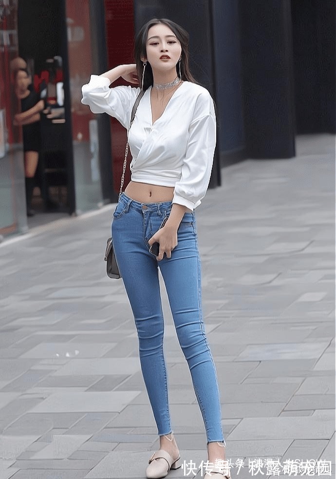 破洞牛仔裤 牛仔裤过时了?当然没有,只是你没有选对搭配而已,这样穿才时髦