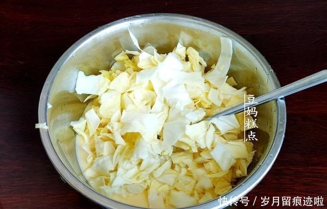 早餐饼|绿豆泡一夜，教你10分钟做成早餐饼，又香又有营养