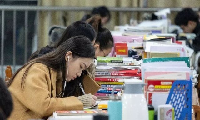 学校|“保研生”和“考研生”谁更吃香?资深导师说出答案，原因现实