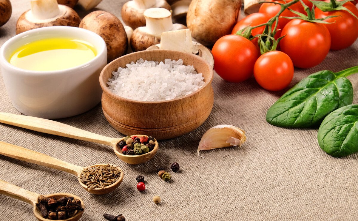 辅食|娃1岁前有几种辅食别喂，易伤脾胃+长不高，脸上有此信号要注意了