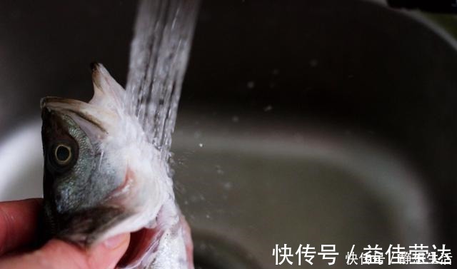 鱼不论怎么蒸都发腥牢记这2点,不腥肉嫩还很鲜