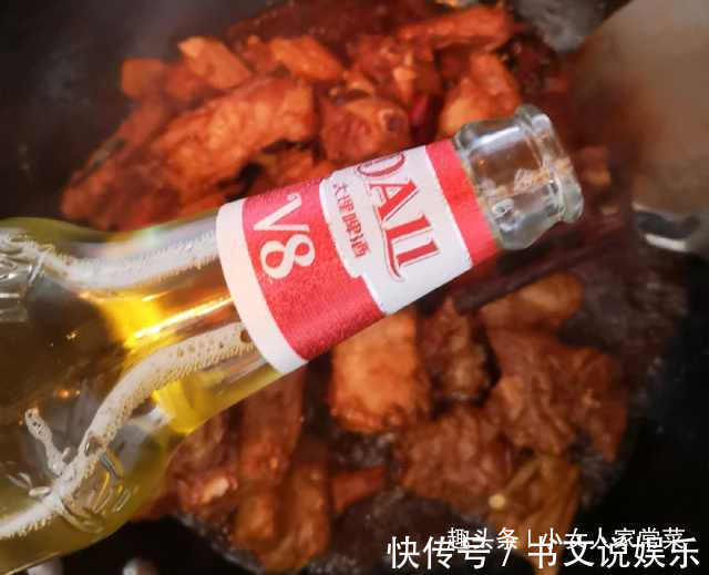 炖排骨时加入一样东西,排骨20分钟就醇香软烂,材料每家都有