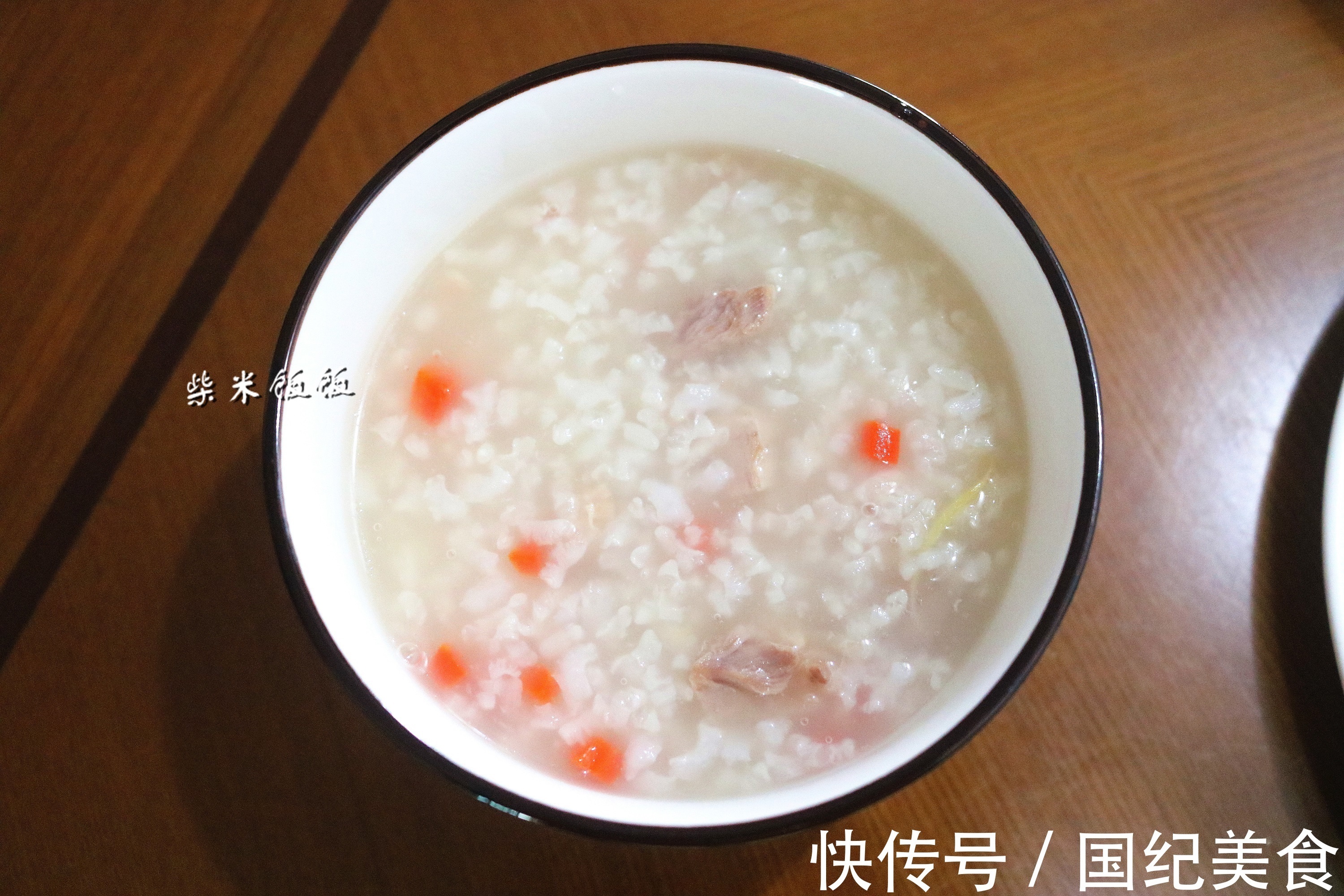 早上7点起床，7点20吃早餐，朋友说：早餐真丰富，营养好吃