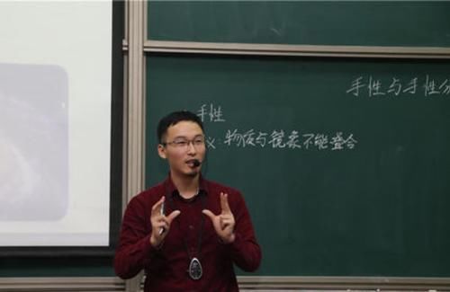 民办学校|公办学校教师月薪3千，民办学校教师月薪过万，谁更具优势？