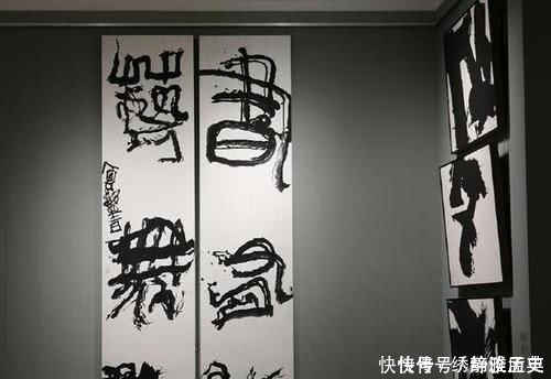 外国美女书法在中国获奖,看了他的作品,专家:日后必成大器!