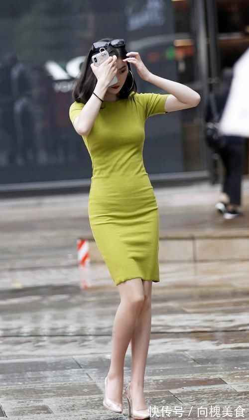 小姐姐 想要打造优雅清爽的造型,没有短裙怎么行