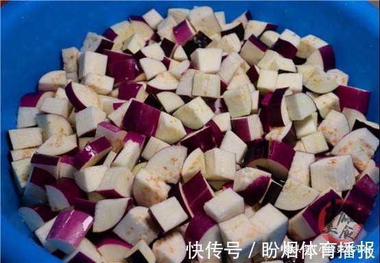 茄子丁|腌茄子的季节到了,学会这样做,香辣开胃,吃半年都不怕坏