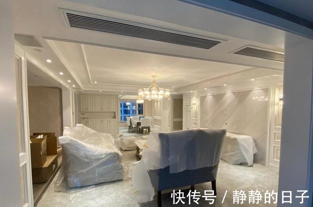 装修|她家装修轻奢风格,家具进场晾着通风中,电视墙很抢眼,分享一下!