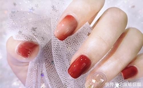 打底|新年美甲:怎能少得了''果冻''与''金色魅影'',让你的手大放异彩