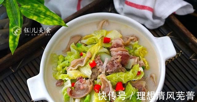 入秋后,我家爱吃这菜,2块1斤,维C含量比苹果高,炖一炖超美味!