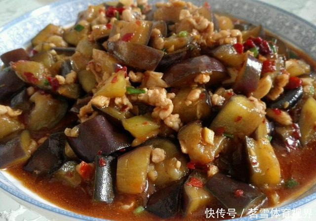 难怪|炒茄子先放油这一步很多人都错了,难怪茄子发黑油腻口感差