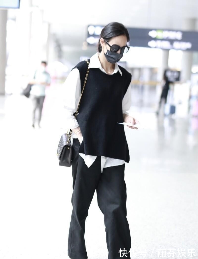 风格 今年流行“奶奶”的针织背心,配衬衫就挺好看,街头潮人都在穿