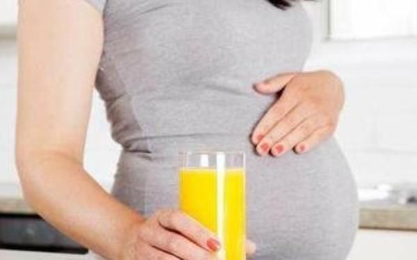 饮水|孕妇做B超憋尿,一口气连喝10杯水,导致昏睡或致胎儿畸形