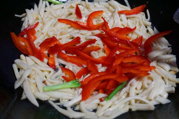 非常实惠的一道素炒三丝,能当主食或下酒菜,还能当盖饭的主菜